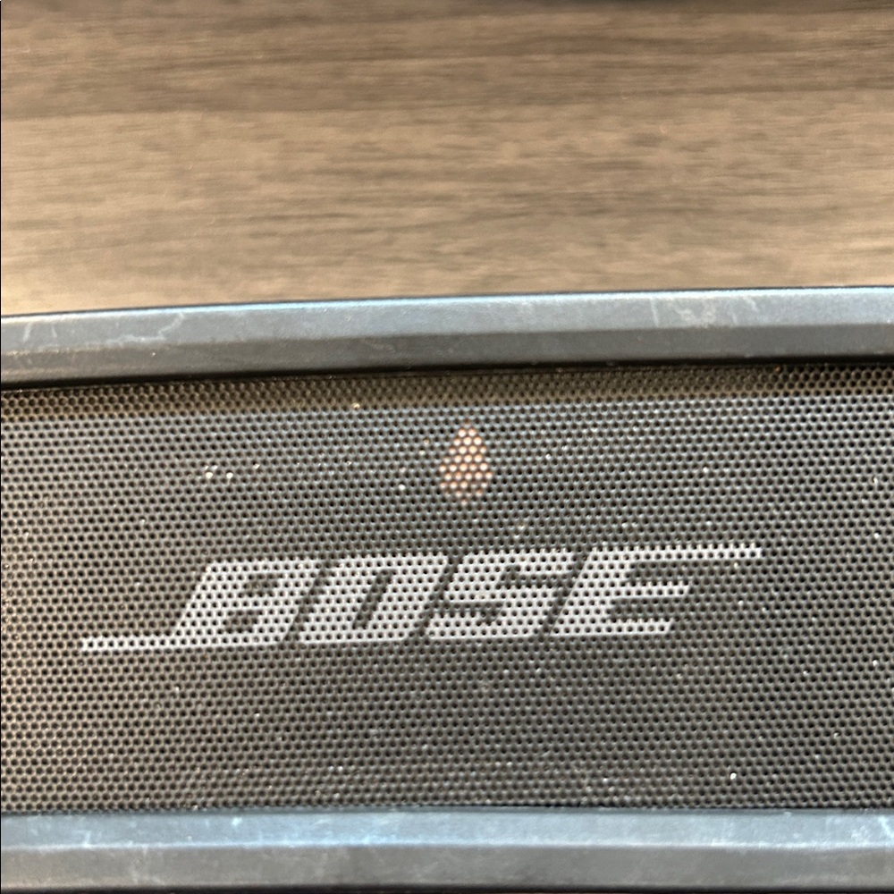 Bose SoundLink Mini II Wireless Portable Bluetooth Speaker 416912 - Picture 2 of 6